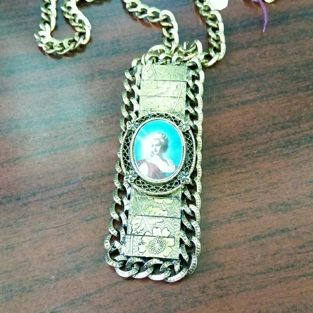 Vintage portrait necklace - Picture 2 of 4